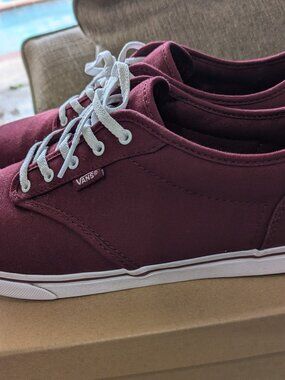 VANS Shoes Women’s Men’s Size 11 Color Burgendy In Great Condition